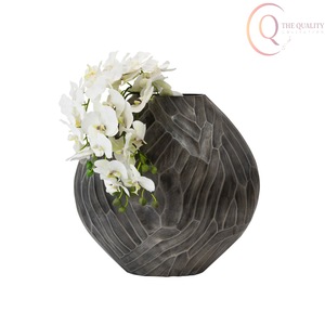 Vase décoratif moderne en métal pour table, conçu pour les maisons de luxe, les bureaux et la décoration intérieure de l'hôtellerie - Product Image 4