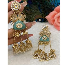 Boucles d'oreilles longues classiques de haute qualité plaquées or, style traditionnel, pour femmes et filles, pour les mariages et les festivals - Product Image 2