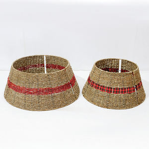 Collar de Navidad de Pasto Marino Tejido Artex Dong Thap con Ribete Rojo - Product Image 1