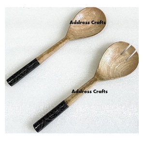 ชุดช้อนส้อมสลัดไม้กระถินเทศขัดเงาพร้อมด้ามเรซิ่น คุณภาพสูง สำหรับใช้ในครัวเรือน - Product Image 5