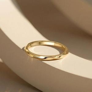 แหวนแต่งงานผู้ชาย Jeulia Love Entwined Twisted ชุบทอง 18K ไทเทเนียม - Product Image 5
