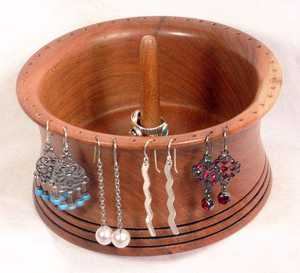 ที่ใส่แหวนไม้สไตล์วินเทจ & หรูหราผสมผสานงานทำจากไม้ธรรมชาติมาพร้อมแหวนซ้อนขาตั้งเรียวเรียบ - Product Image 1