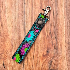 Date Western main usiné en cuir Concho Floral bracelet lanière porte-clés personnalisé en cuir de vachette clé Clip Cowgirl cadeaux - Product Image 3