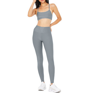 Ensemble de yoga 2 pièces respirant en spandex pour femme, avec legging taille haute et haut à poches, sans coutures, idéal pour la gym et le fitness - Product Image 1