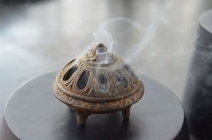 Práctico 2025 nuevo quemador Bakhoor de madreperla de madera Ncense Madhkan quemador árabe Oud quemador para fragancia casera para Ramadán - Product Image 2