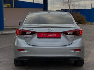 Mazda 3 Usado del 2017 con Todas las Opciones - Product Image 2