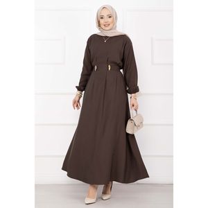 Robe Hijab Dorée avec Broche et Détail à la Taille, Style Simple, Couleur Café, Lavable, avec Taille Naturelle - Product Image 4