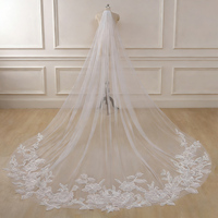 Voile de mariée cathédrale élégante en dentelle longue avec broderie florale en tulle et peigne