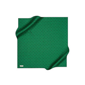 ผ้าพันคอทวิลล์ทรงสี่เหลี่ยมจัตุรัส 90x90 ซม. ลายโลโก้ Pierre Cardin - Product Image 1