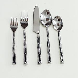 Ensemble de couverts en acier inoxydable argenté avec poignée carrée aspect moderne ensemble de couverts de haute qualité - Product Image 1