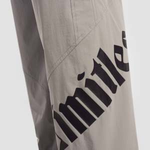 Pantalones de Hombre Gris Claro Estilo Formal con Diseño de Pista de Carreras, Tallas XL-6XL, Cintura Media, Pliegues, Cremallera Decorativa, Corte Recto Ajustado - Product Image 5