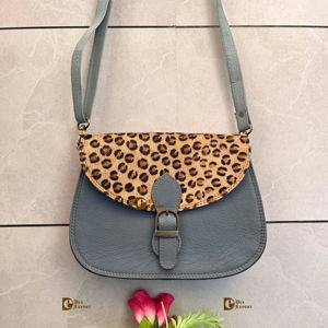 Sac à bandoulière à imprimé animal multicolore élégant pour femmes Nouveau Design Sac à main en cuir recyclé de style occidental avec fermeture à pression - Product Image 1