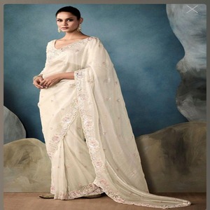 Design Bollywood lourd attrayant à la mode or doux écrasé avec des paillettes travail Saree au prix de gros - Product Image 1