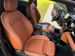 Minnie Cooper S 2024, Techo Rígido, Turbo de 4 Cilindros, Asientos de Cuero, Techo Panorámico, Pantalla Táctil, Asiento del Conductor Eléctrico - Product Image 2