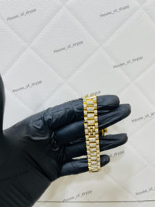 Reloj de lujo con diamantes de moissanita, chapado en rodio, esfera romana, estilo hip hop, joyería para hombre. - Product Image 2