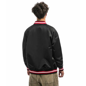 Couleur noire bon vendeur avec la meilleure qualité matériau doux au toucher fabriqué au Pakistan hommes Vintage Satin Varsity veste dernière conception - Product Image 2