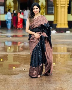 Banarasi Silk Saree สำหรับผู้หญิงที่มีการทอผ้าแบบดั้งเดิมและชายแดน zari หนักสำหรับงานแต่งงานเทศกาลและของขวัญ - Product Image 3