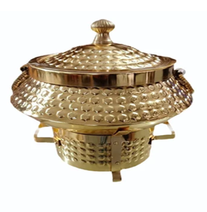Réchaud en laiton antique avec une poignée décorative et une finition martelée, parfait pour garder les aliments au chaud disponibles en gros - Product Image 6