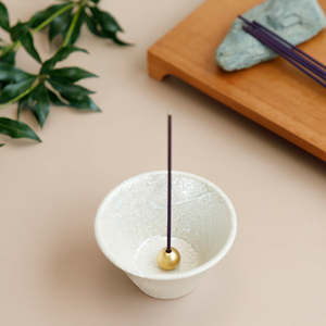 Porta Incienso Cónico Pequeño de Cerámica - Blanco Perla - Product Image 2