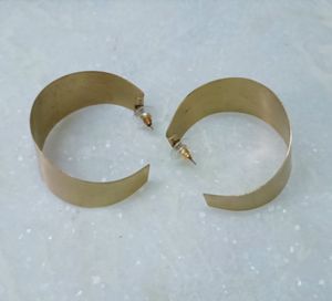 Boucles d'oreilles en métal laiton doré, finition mate, design surdimensionné en forme de cercle, bracelets de fête à la mode, bracelets inclus - Product Image 5