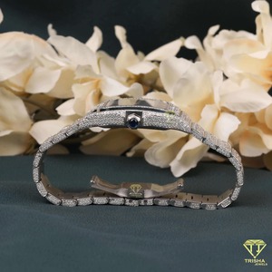 Montre moderne en argent glacé en diamant de laboratoire Montre tendance de luxe à la mode Durable Élégant Confortable Utilisation quotidienne à vendre - Product Image 4