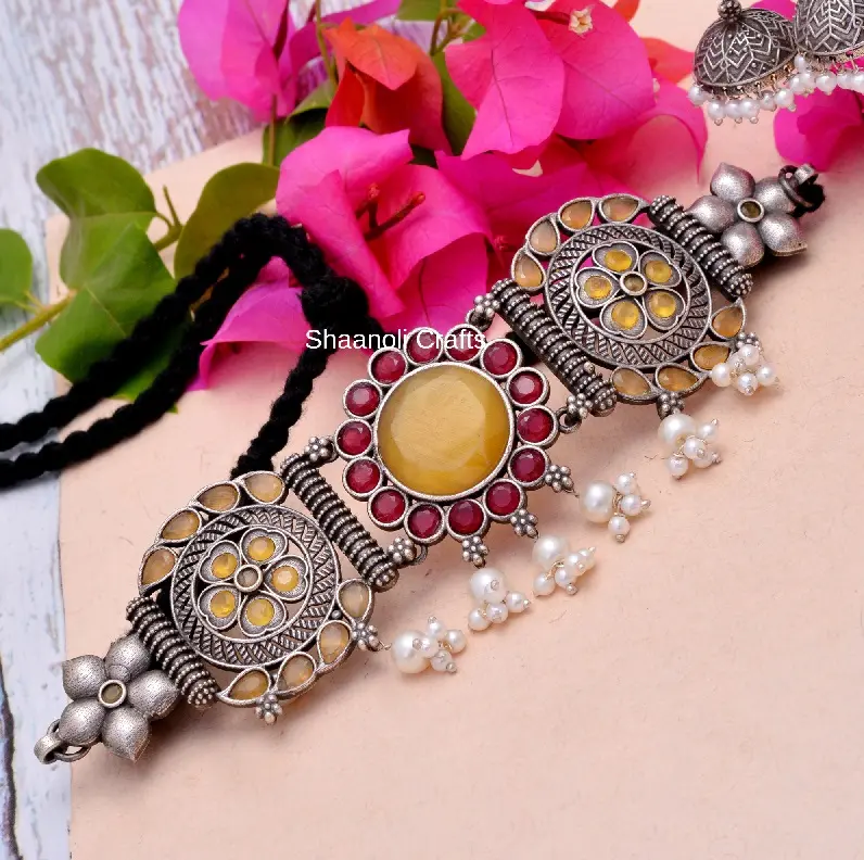 Indian Choker Halskette Set mit Jhumka Ohrringen Oxidiertes Silber Finishing Hochzeits schmuck