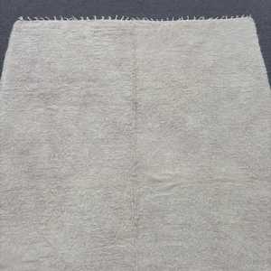 Tapis turc vintage 5,1x7,2 pieds, tapis en laine gris et blanc à bordures - Product Image 5
