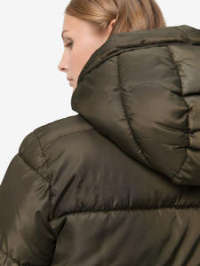 Nuevo diseño de alta demanda de Oliva de alta calidad para mujer de punto personalizado acolchado de poliéster relleno de invierno chaqueta acolchada - Product Image 5