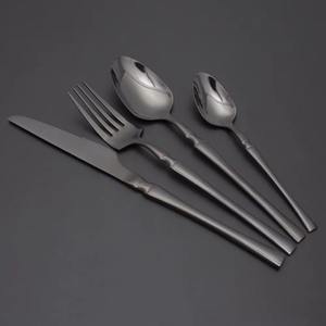 Ensemble de couverts élégant avec manche blanc et finition dorée, couverts élégants pour les repas en famille, les restaurants et les hôtels, vente en gros en provenance d'Inde - Product Image 4