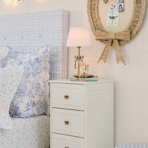 Mini lámpara de mesa con ojales florales vintage Base de lazo dorado romántico | Decoración de dormitorio y tocador - Product Image 5