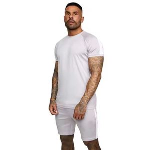 T-shirt coupe ajustée en polyester gris clair 100% pour homme Ensemble short à séchage rapide et col rond Twinset pour l'été T-shirts en poly de haute qualité - Product Image 1