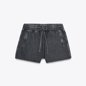 Ensemble court délavé à l'acide noir pour femmes Logo personnalisé T-shirt délavé à l'acide de qualité supérieure et ensemble court court motard pour femmes amples de grande taille - Product Image 6