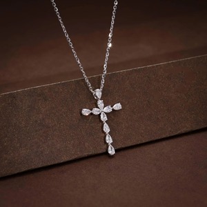 Nouveauté Collier pendentif en forme de croix en moissanite taille poire pour femmes avec bijoux en argent 925 pour femmes Cadeau de la Saint-Valentin - Product Image 1
