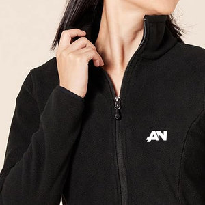 Vêtements de sport d'hiver pour dames Vêtements de haute qualité en coton tricoté respirant à porter sur le dessus Dernier design à col montant Fabriqué au Pakistan - Product Image 3