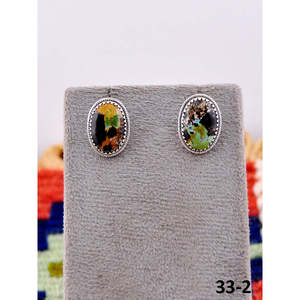 Boucles d'oreilles clous classiques faites à la main Southwest en turquoise Black Jack et argent sterling avec sertissage clos pour mariages ou soirées - Product Image 1