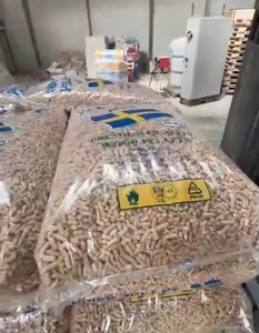 Bolsas Din Plus de 15kg ENplus A1 Certificado Pellets de madera ecológicos Patrón de palo de aserrín Chips de 6mm de diámetro Austria/Alemania - Product Image 6