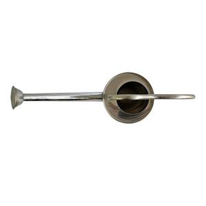 Regadera de metal espaciosa construida para un riego de alta capacidad que garantiza la comodidad, el equilibrio y el mantenimiento eficiente de las plantas. - Product Image 2