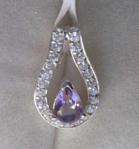 Pendentif en argent sterling 925 pour femme, améthyste naturelle et topaze blanche avec sertissage clos Shah Gems - Product Image 1