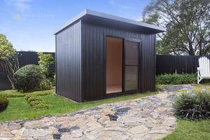 Maison préfabriquée minimaliste en conteneur avec porte coulissante en verre, cadre en alliage d'aluminium, cabane modulaire extérieure avec fauteuil suspendu et terrasse - Product Image 5