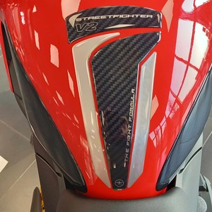 Adesivi Personalizzati 3D per Serbatoio Moto, Decalcomanie per Ducati Streetfighter V2 2022-2024 - Product Image 1