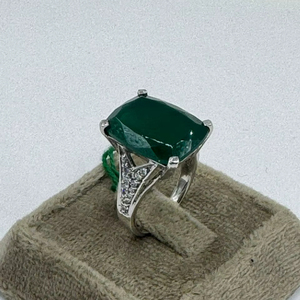 แหวนเงินแท้ 925 ประดับพลอยสีเขียว |   เครื่องประดับอัญมณีอินเดียทำมือ |   ผู้จัดจำหน่ายขายส่ง - Product Image 1