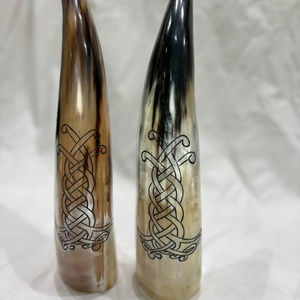 Corne à boire de style viking de qualité supérieure, polie, écologique, en agate, avec support en fer, authentique, à motif animal - Product Image 1