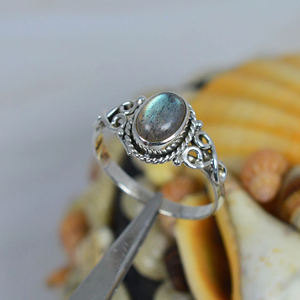 Derniers bijoux bohèmes en argent sterling 925 Labradorite naturelle de forme ovale faits à la main pour femmes bijoux fins à la mode au prix de gros - Product Image 1