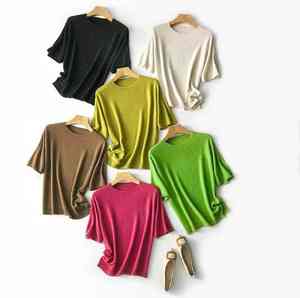 Camiseta de cuello redondo de punto de ajuste ligero y cálido para mujer de lana personalizada para mujeres y hombres - Product Image 4