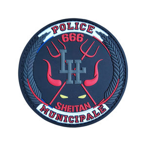 Écusson en caoutchouc avec logo personnalisé OEM Écussons en PVC souple gaufré en 3D Accessoire vestimentaire auto-adhésif Vêtements promotionnels avec logo personnalisé - Product Image 4