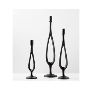 Ensemble de bougeoirs en métal à finition antique, adapté à une utilisation intérieure et extérieure, mariages, fêtes, occasions festives ou à la maison - Product Image 5
