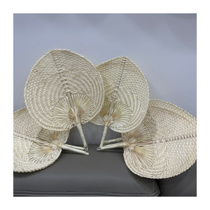 Éventail en bambou en forme de feuille en gros direct d'usine fait à la main au Vietnam pour la faveur de fête de mariage rustique et le cadeau écologique - Product Image 6
