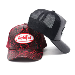 Gorra Trucker de Malla y Cuero PU de 5 Paneles con Logotipo Bordado Personalizado Estilo Nuevo, Piel de Serpiente Sintética, Venta al por Mayor - Product Image 1
