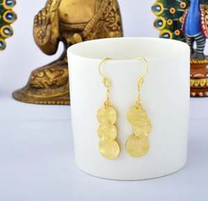 Pendientes colgantes de latón chapados en oro ecológicos hechos a mano para mujer, joyería de regalo artesanal natural con forma ovalada - Product Image 4