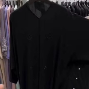 Ropa musulmana tradicional para mujer de primera calidad, estilo elegante y modesto Abaya para fiestas inspiradas en Dubái con accesorio incluido - Product Image 1